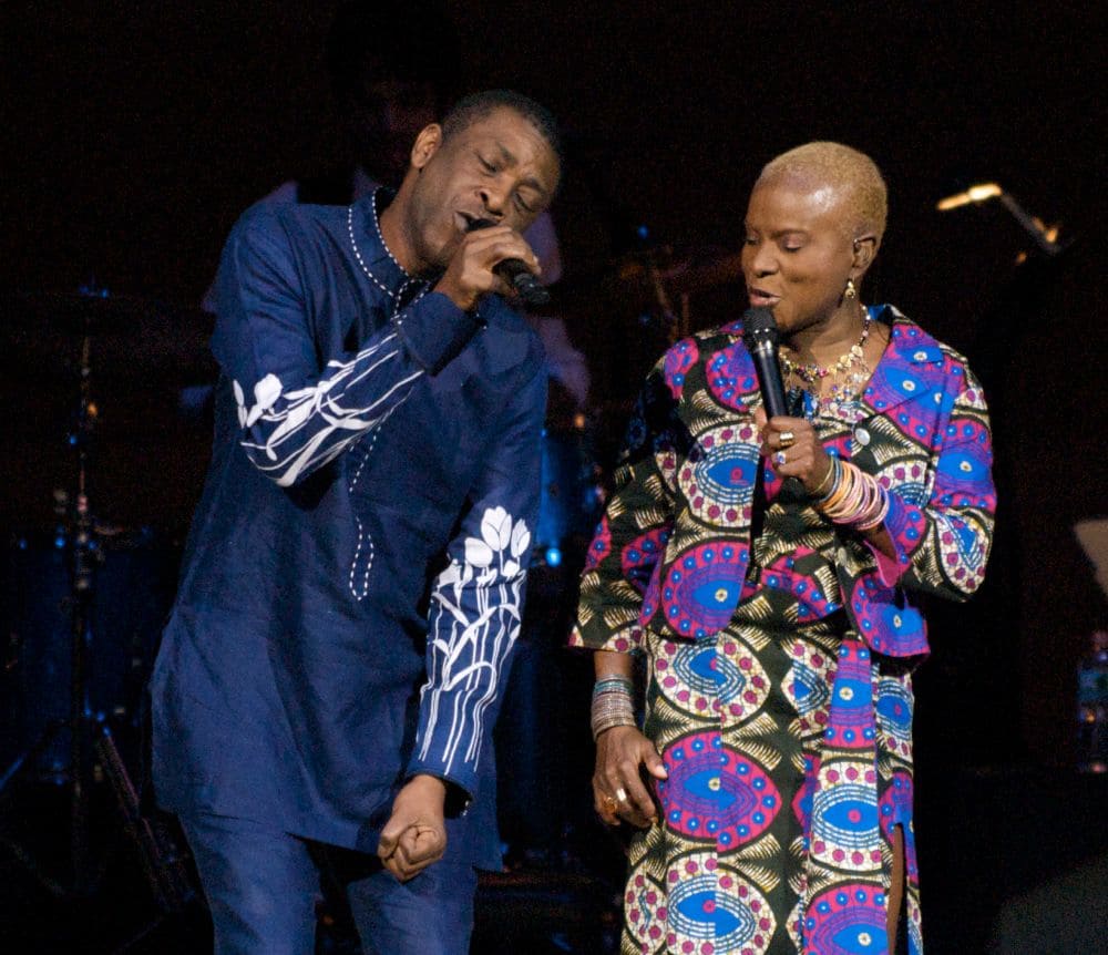 Angélique Kidjo e Youssou N'Dour cantano insieme sul palco