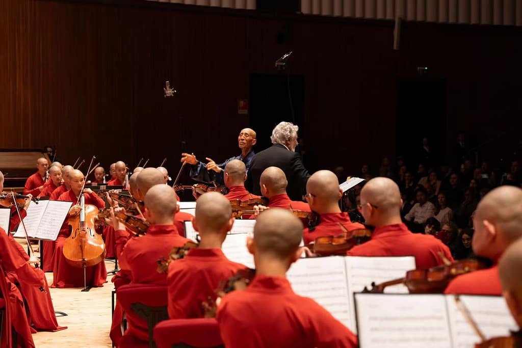 La Wule Symphony Orchestra, orchestra di monaci Chan, in concerto
