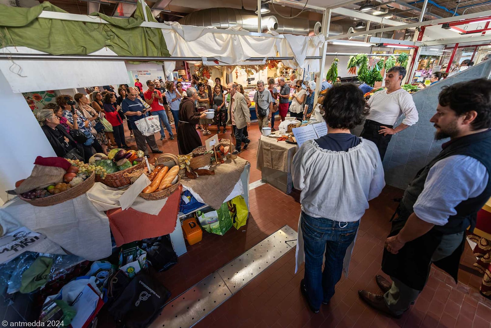 La spesa cantata al Mercato di via Quirra